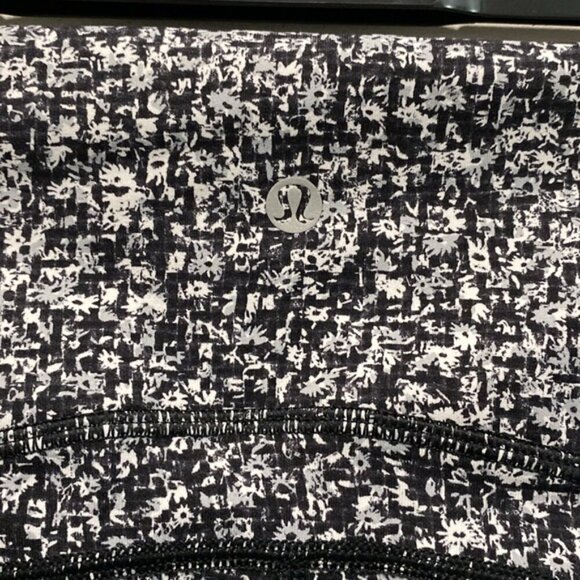 Lululemon Sole Training 7/8 TightDaisy Dust Alpine White Black / Black Size 6 - Picture 13 of 16
